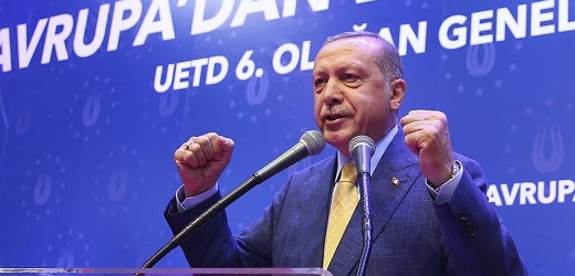 Recep Tayyip Erdogan na předvolebním shromážděním v Sarajevu.