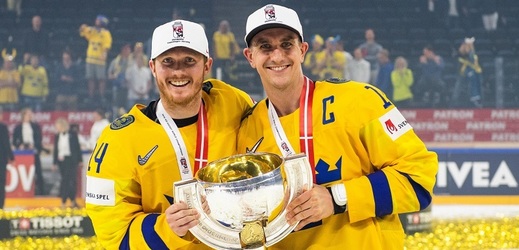 Hokejisté Švédska obhájili na mistrovství světa v Dánsku loňský triumf, když po nájezdech porazili výběr Švýcarska.