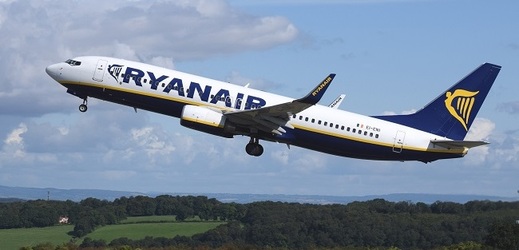 Ryanair zvýšil zisk po zdanění o deset procent.