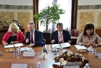 Ministři vlády v demisi podepsali 22. května 2018 v Praze se zástupci plynařů memorandum o dlouhodobé spolupráci v oblasti rozvoje vozidel na zemní plyn pro období do roku 2025.