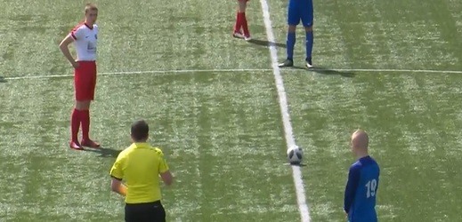 Třináctiletý fotbalista Louis MacLachlan vstřelil ve finále skotského poháru nádherný gól.