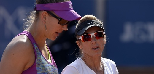 Nicole Melicharová a Květa Peschkeová při turnaji v Praze.
