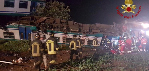 Dva mrtvé a 23 raněných si vyžádalo železniční neštěstí u Turína. 