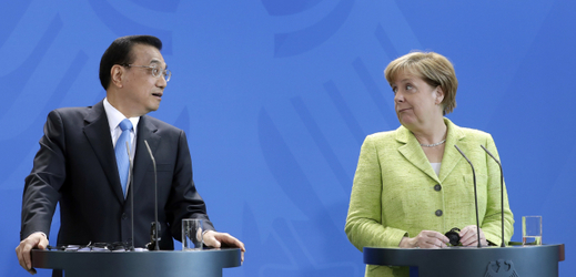 Německá kancléřka A. Merkel a čínský premiér Li Kche-čchiang.