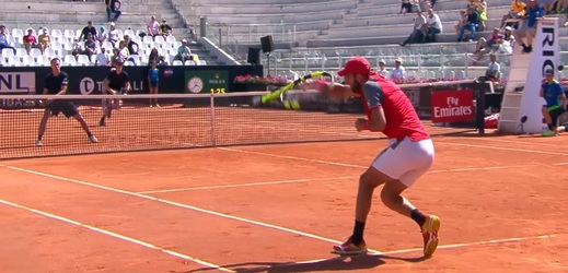Kolumbijští deblisté Robert Farah a Juan-Sebastian Cabal zažili na tenisovém turnaji v Římě kuriózní momenty.