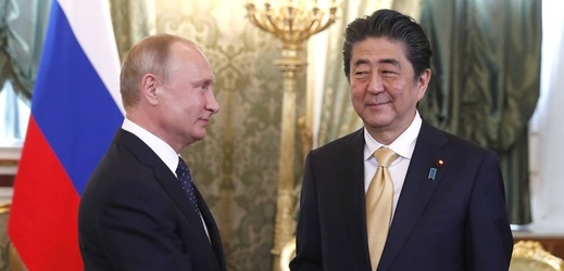 Ruský prezident Vladimir Putin a japonský premiér Šinzó Abe.