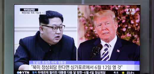 Severokorejský vůdce Kim Čong-un (vlevo) a americký prezident Donald Trump.