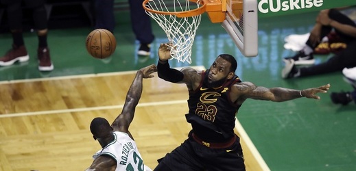 Basketbalisté Clevelandu zvládli rozhodující sedmý zápas v Bostonu a počtvrté v řadě postupují do finále NBA.