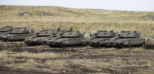 Izraelské tanky na Golanských výšinách.