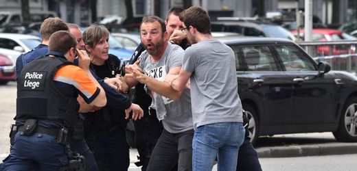 Teror v Belgii: útočník zastřelil tři lidi, z toho dva policisty.