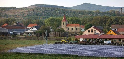 Solární elektrárna v Mlékojedech.