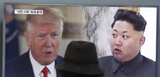 Zleva Donald Trump a Kim Čong-un.