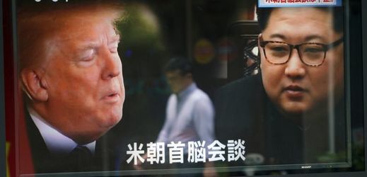 Severokorejský vůdce Kim Čong-un (vpravo) a prezident USA Donald Trump.