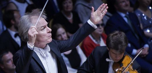 Americký dirigent David Robertson vystoupil s Českou filharmonií na koncertě 1. června 2018 v Praze v rámci mezinárodního hudebního festivalu Pražské jaro.