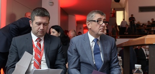 Andrej Babiš (vpravo) hovořil s Janem Hamáčkem o referendu ČSSD.