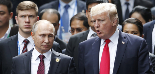 Zleva ruský prezident Vladimir Putin a americký prezident Donald Trump.