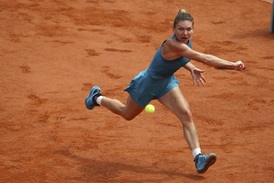 Simona Halepová během finálového zápasu na Roland Garros.