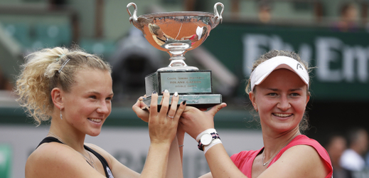 České deblistky ovládly tenisový turnaj Roland Garros.