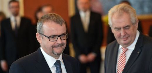 Ministr dopravy Dan Ťok (vlevo) a prezident Miloš Zeman.
