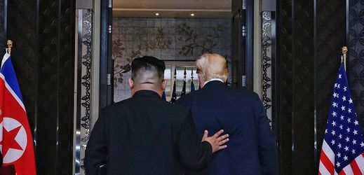 Severokorejský vůdce Kim Čong-un a americký prezident Donald Trump.
