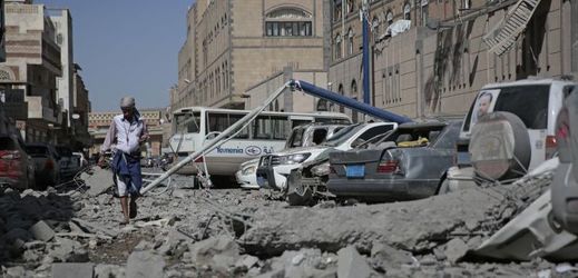 Jemenské hlavní město San'á po bombardování.