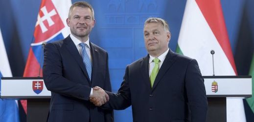 Slovenský premiér Peter Pellegrini (vlevo) a předseda maďarské vlády Viktor Orbán.