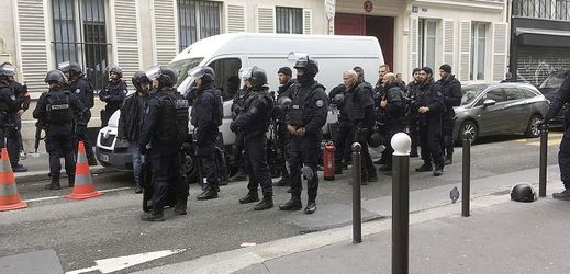 Francouzská policie na místě zásahu.