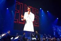 Elvis Presley ožil na pražském koncertě.