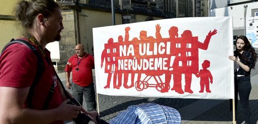 V Ústí nad Labem demonstrovali aktivisté a lidé z uzavíraných ubytoven.