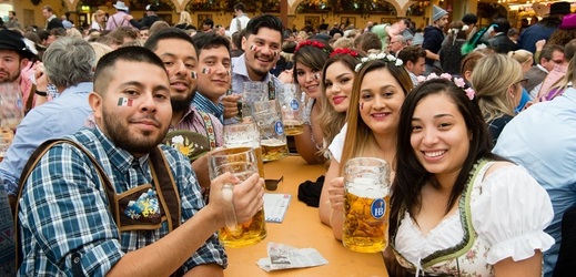 Cena za tuplák piva se na Oktoberfestu bude pohybovat kolem jedenácti eur.