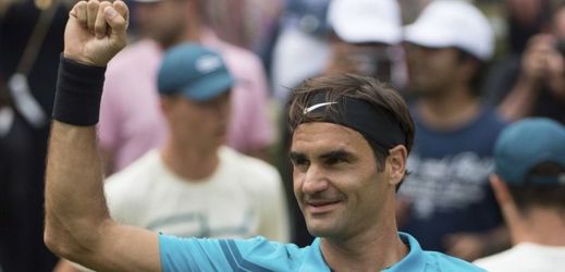 Roger Federer je opět světovou jedničkou.