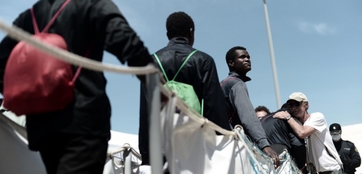 Polovina migrantů z lodě Aquarius se bude chtít dopravit do Francie.