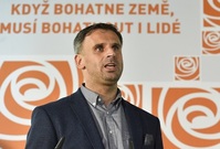 Statutární místopředseda sociální demokracie Jiří Zimola navrhuje, aby jeho strana navrhla jiného kandidáta na post ministra zahraničí.