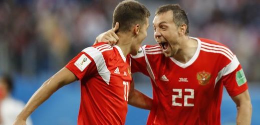 Radost ruských fotbalistů v utkání s Egyptem.