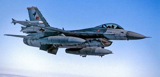 Stíhací letoun F-16.