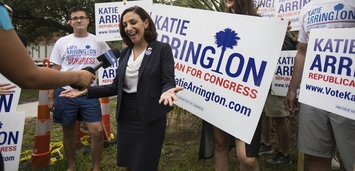 Kandidátka do Kongresu Katie Arringtonová.