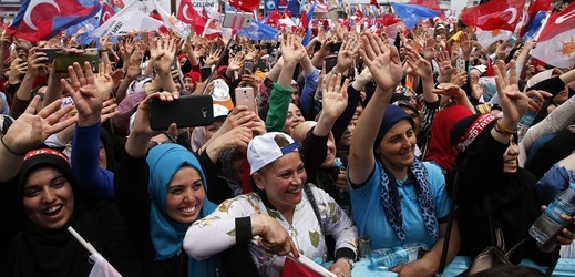 V Turecku odstartovaly prezidentské i parlamentní volby.
