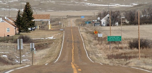 Hranice mezi Kanadou a Spojenými státy americkými.