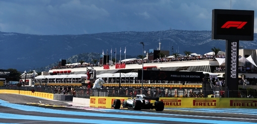 Lewis Hamilton vyhrál Velkou cenu Francie. 