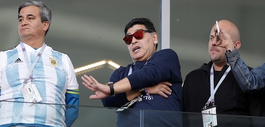Argentinská legenda Diego Maradona se chce setkat s hráči.