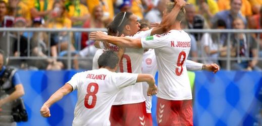 Dánští fotbalisté hrají proti Francii o postup do osmifinále.
