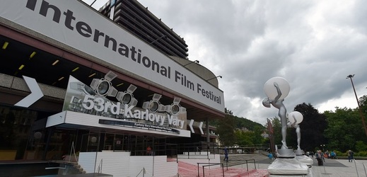 Karlovy Vary se chystají na 53. filmový festival.