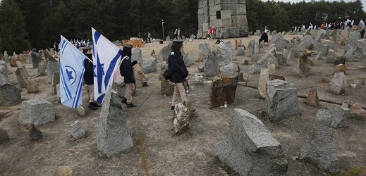 Izraelci vzdávají hold více než 900 tisícům Židů, které zavraždilo nacistické Německo.