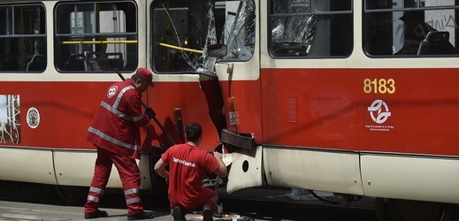 V Praze do sebe narazily dvě tramvaje.