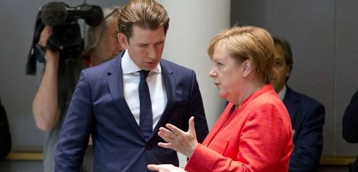 Rakouský kancléř Sebastian Kurz a německá kancléřka Angela Merkelová.