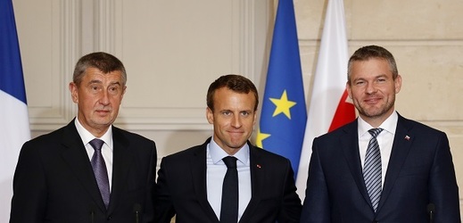 Zleva premiér Andrej Babiš, francouzský prezident Emmanuel Macron a slovenský premiér Peter Pellegrini.