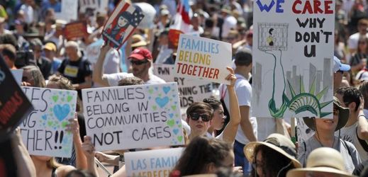 Protest proti rozdělování rodin imigrantů.