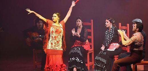 Tanečníci a hudebníci z Nuevo Ballet Espaňol během vystoupení na olomouckém festivalu Colores Flamencos v roce 2017.