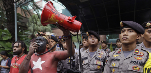 Aktivista a indonéská policie 