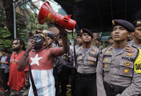 Aktivista a indonéská policie 